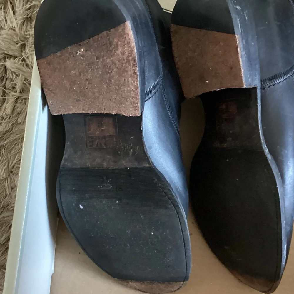 Frye Women’s  Black Leather Ankle Boots - Picture 5 of 8